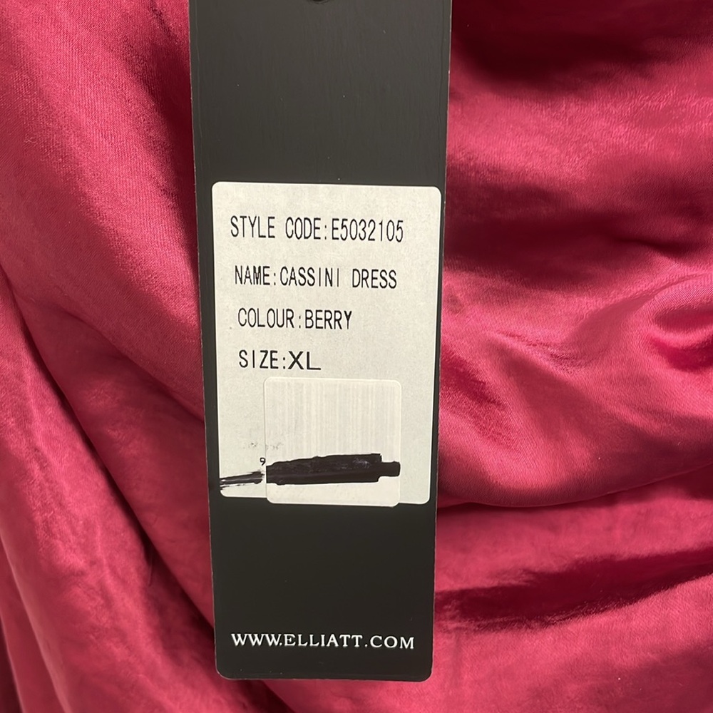 Elliatt Berry Cassini‎ Satin One Shoulder Ruched Midi Dress XL - $238 - Picture 10 of 15